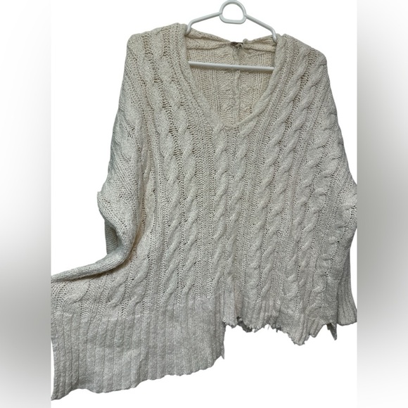 Free People asymmetrical bottom Cream Cable Knit Sweater - Picture 4 of 8